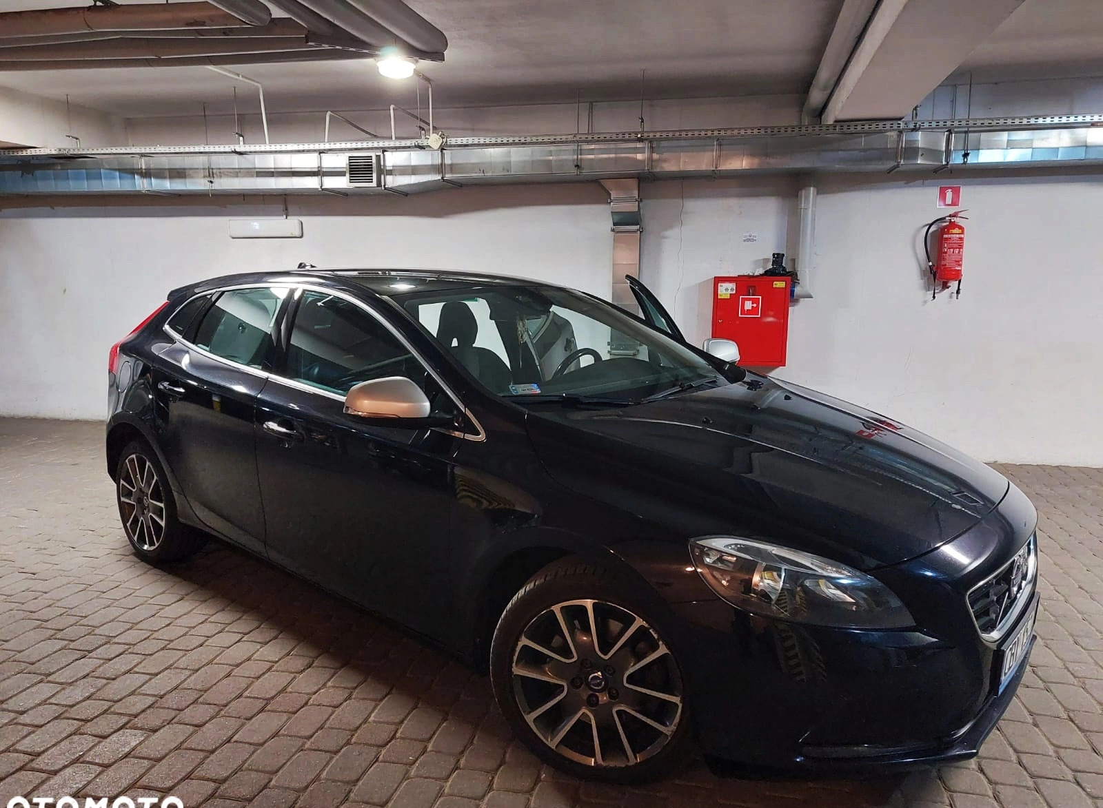 Volvo V40 cena 28500 przebieg: 308000, rok produkcji 2014 z Toruń małe 121